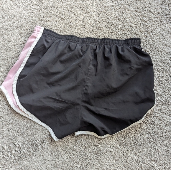 Nike running short - Picture 2 of 3